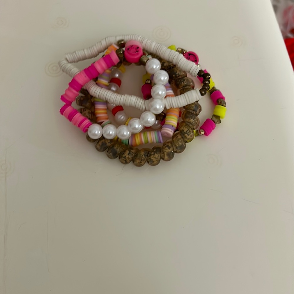 BRACELET BUNDLE!! Comes with 3-4!!